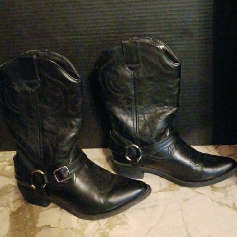 "BLACK KOHL'S COWBOY BOOTS"!!!💕💕💕